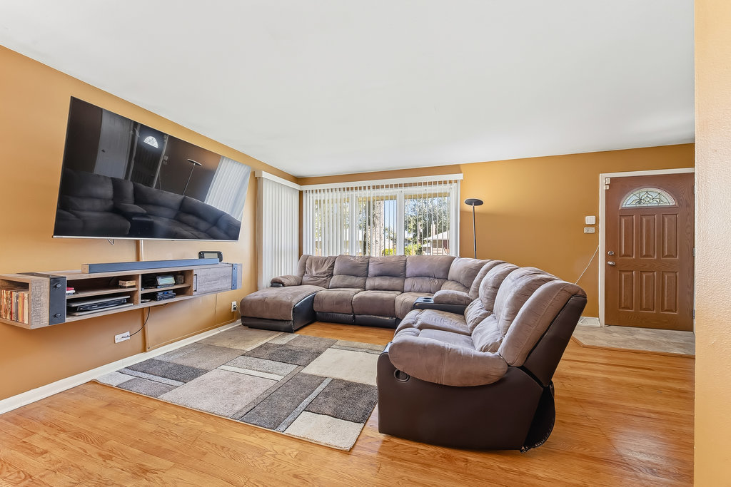 15966 Debbie Lane, South Holland, IL 60473