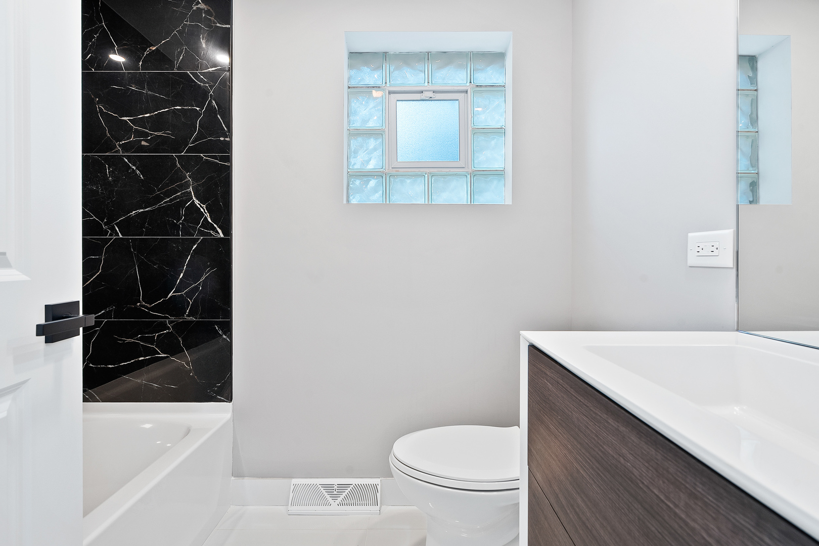 9427 S Charles Street, Chicago, IL 60643