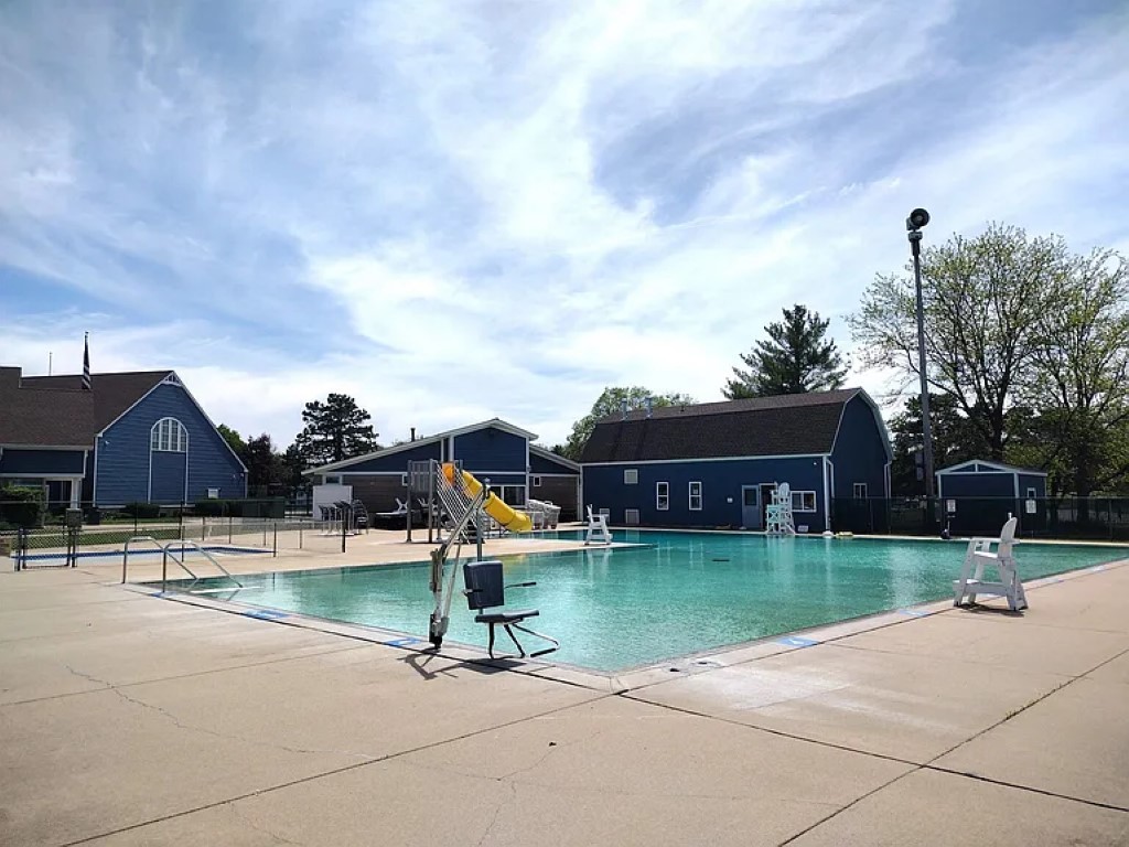 108 James Circle, Poplar Grove, IL 61065