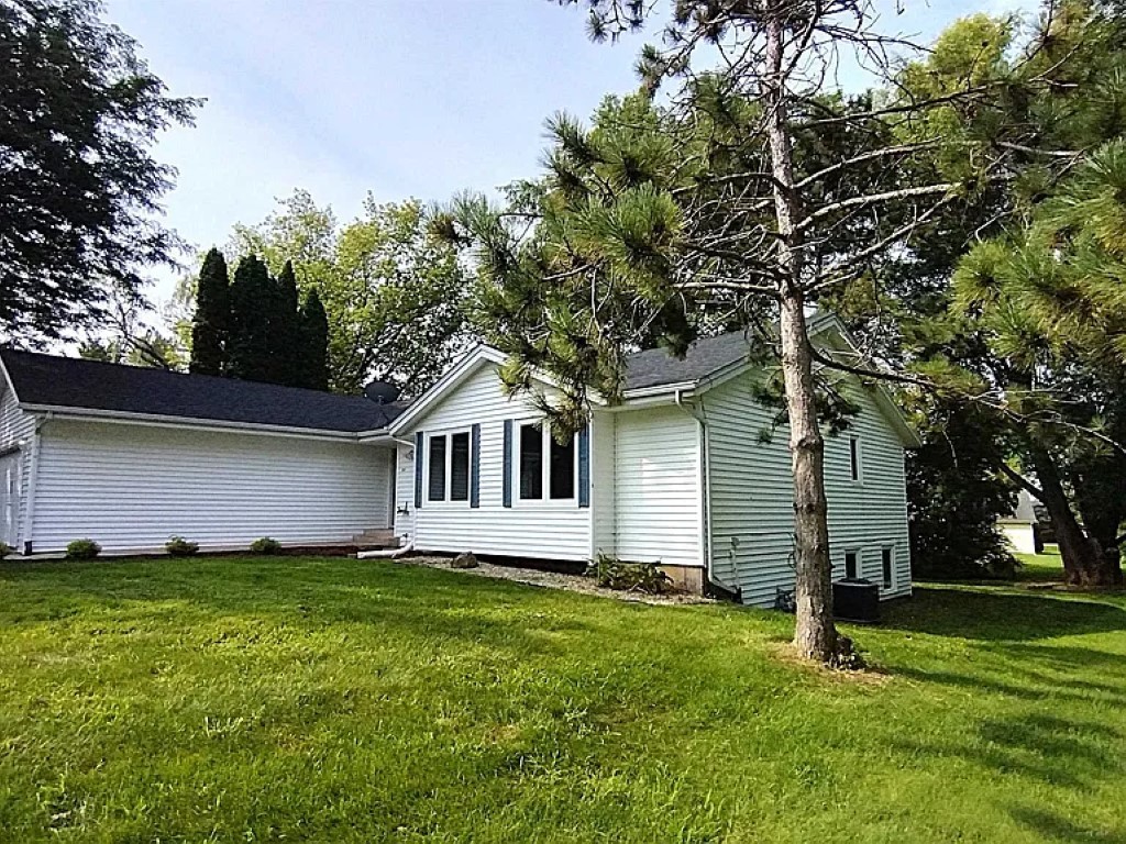 108 James Circle, Poplar Grove, IL 61065