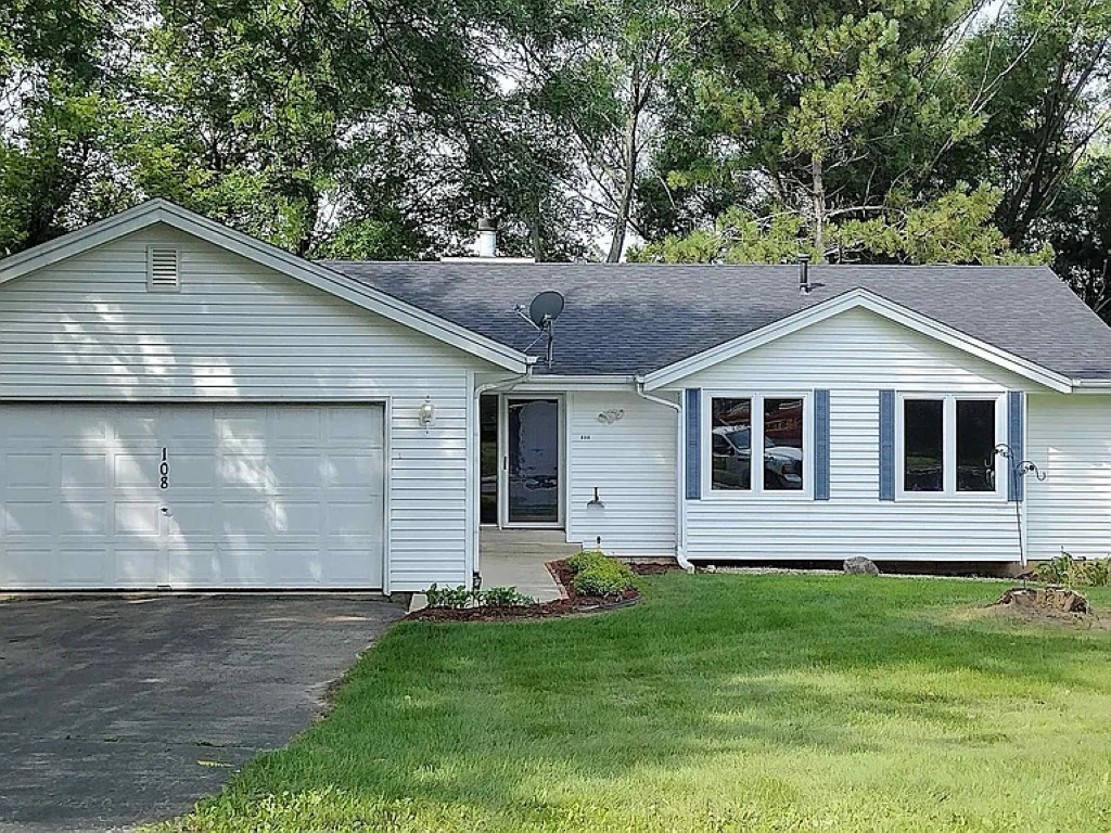108 James Circle, Poplar Grove, IL 61065