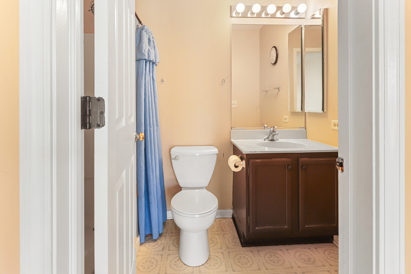 6771 E Wellsley Court, Gurnee, IL 60031