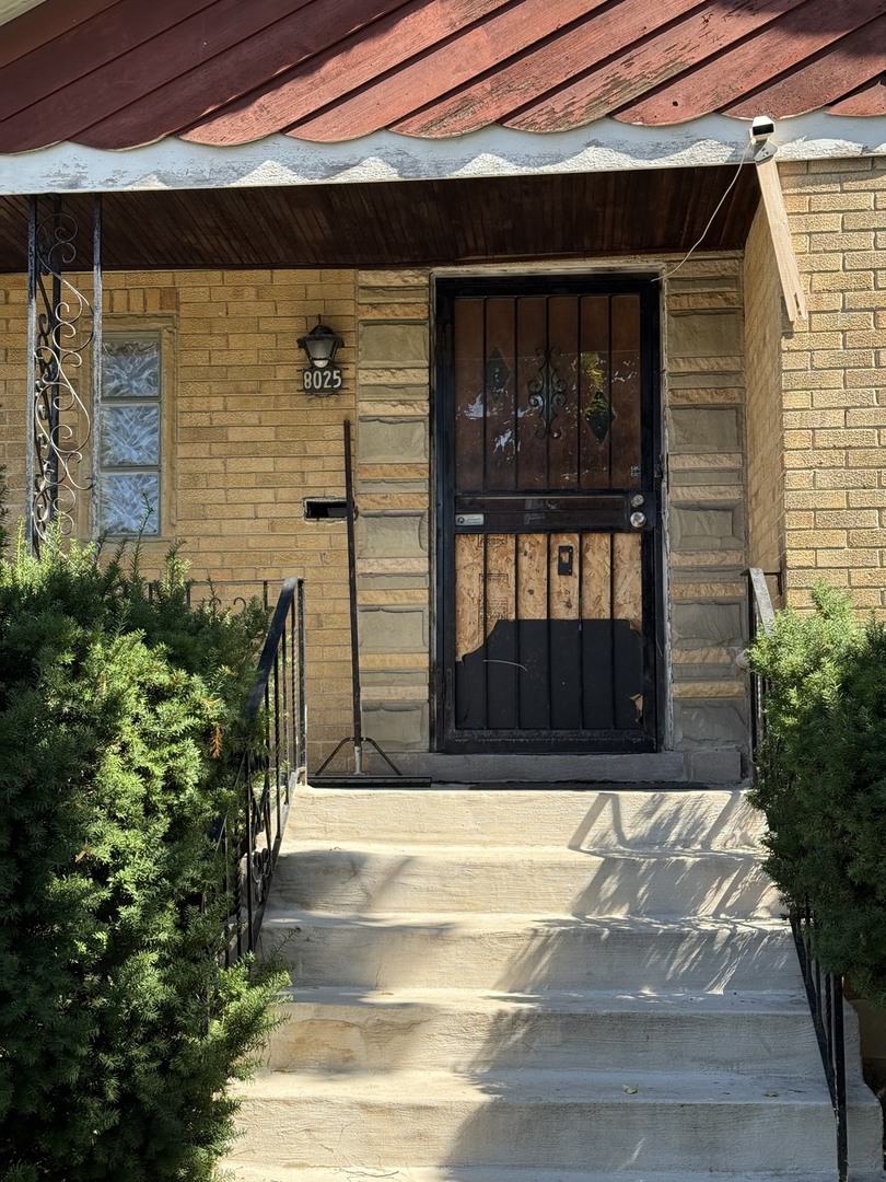 8025 S Loomis Boulevard, Chicago, IL 60620