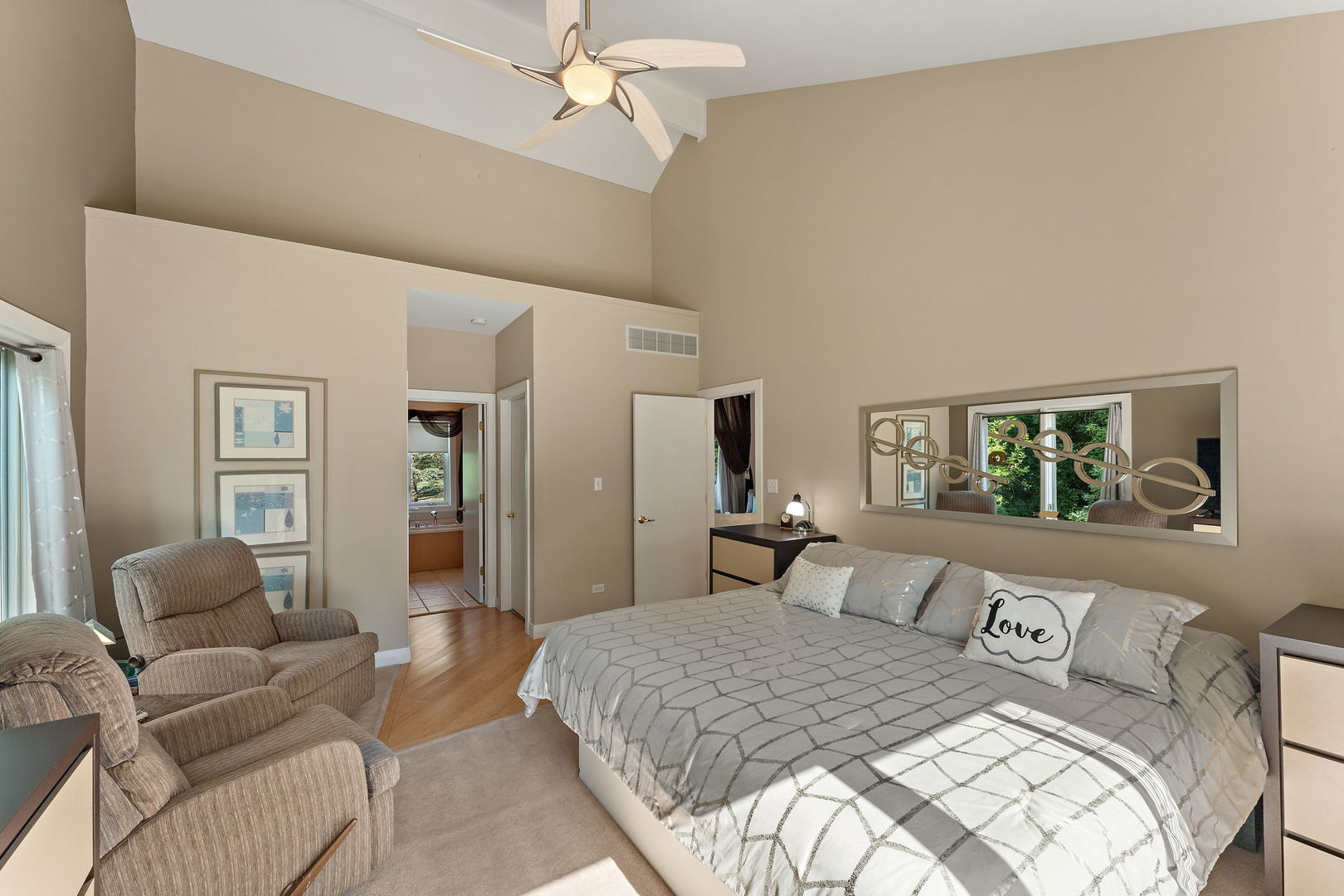 21211 Lisa Lane, Steger, IL 60475