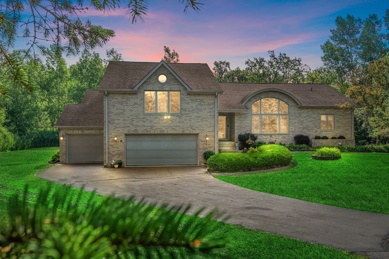 21211 Lisa Lane, Steger, IL 60475