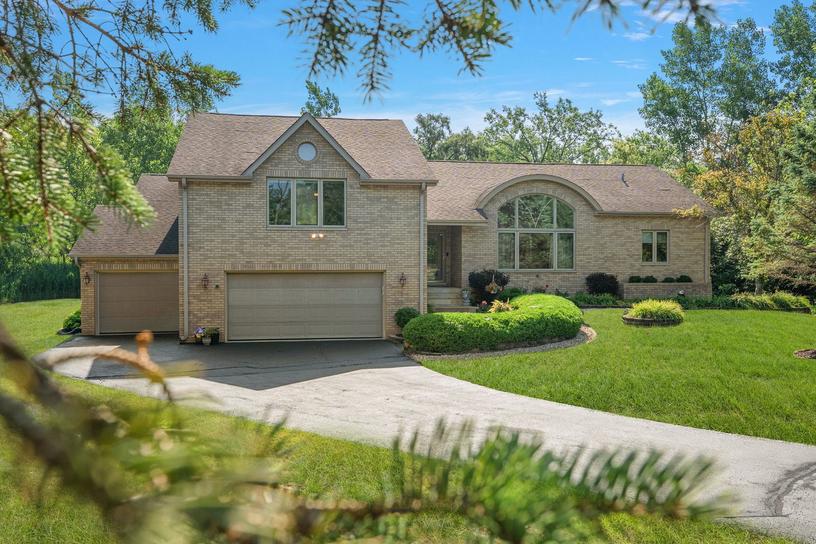 21211 Lisa Lane, Steger, IL 60475