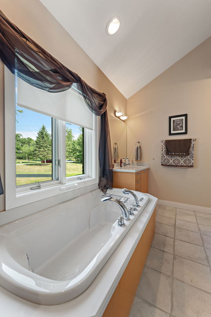 21211 Lisa Lane, Steger, IL 60475