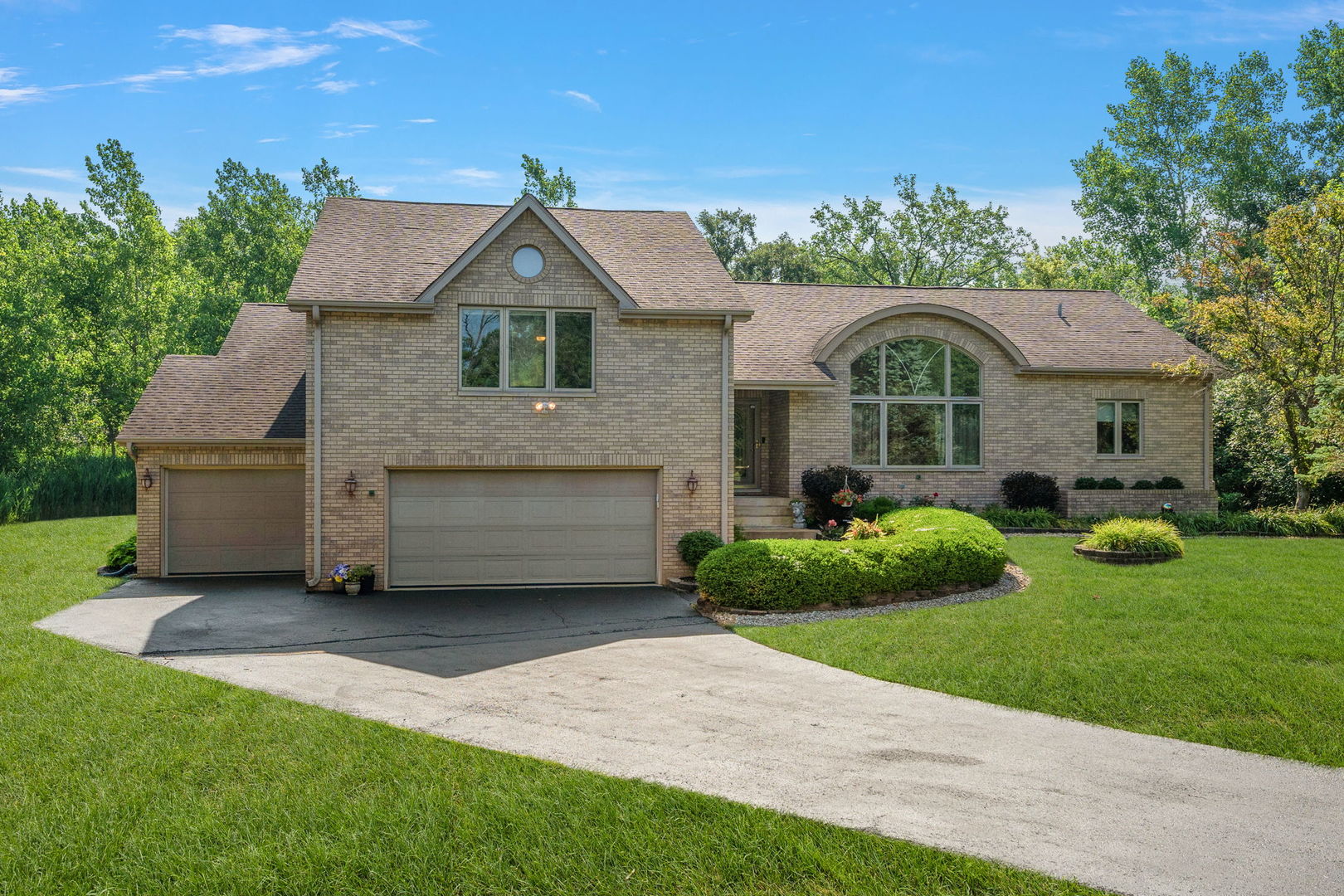 21211 Lisa Lane, Steger, IL 60475