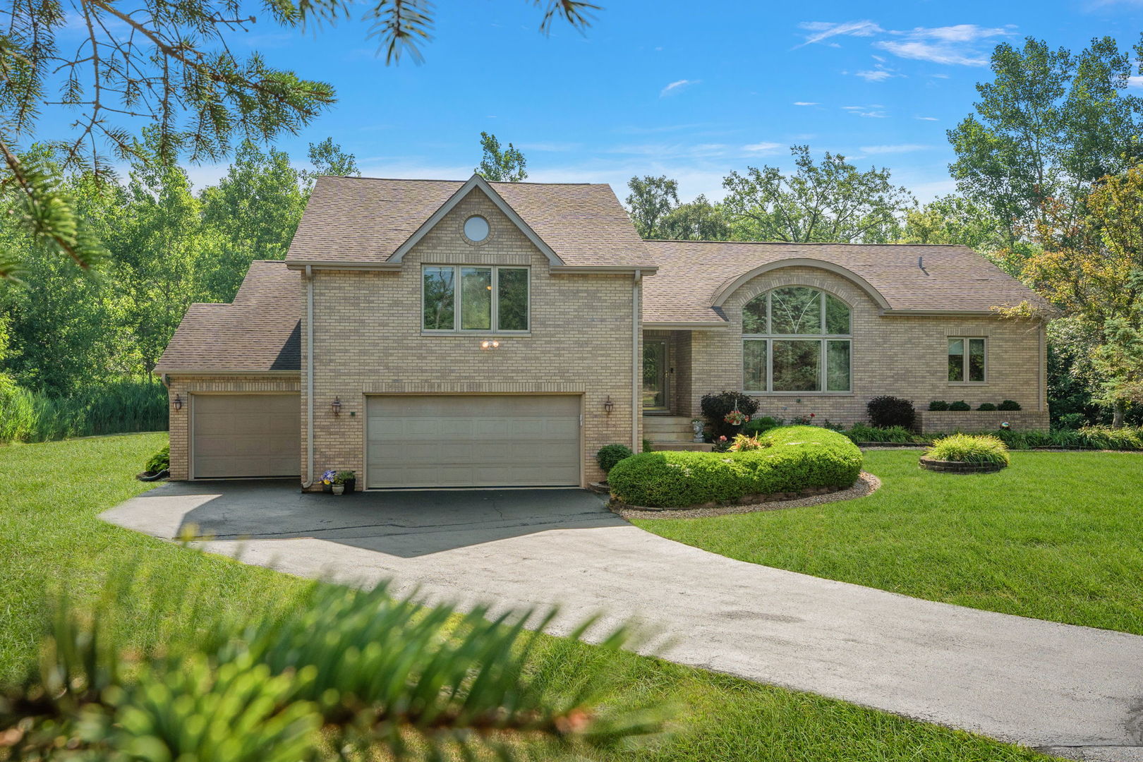 21211 Lisa Lane, Steger, IL 60475