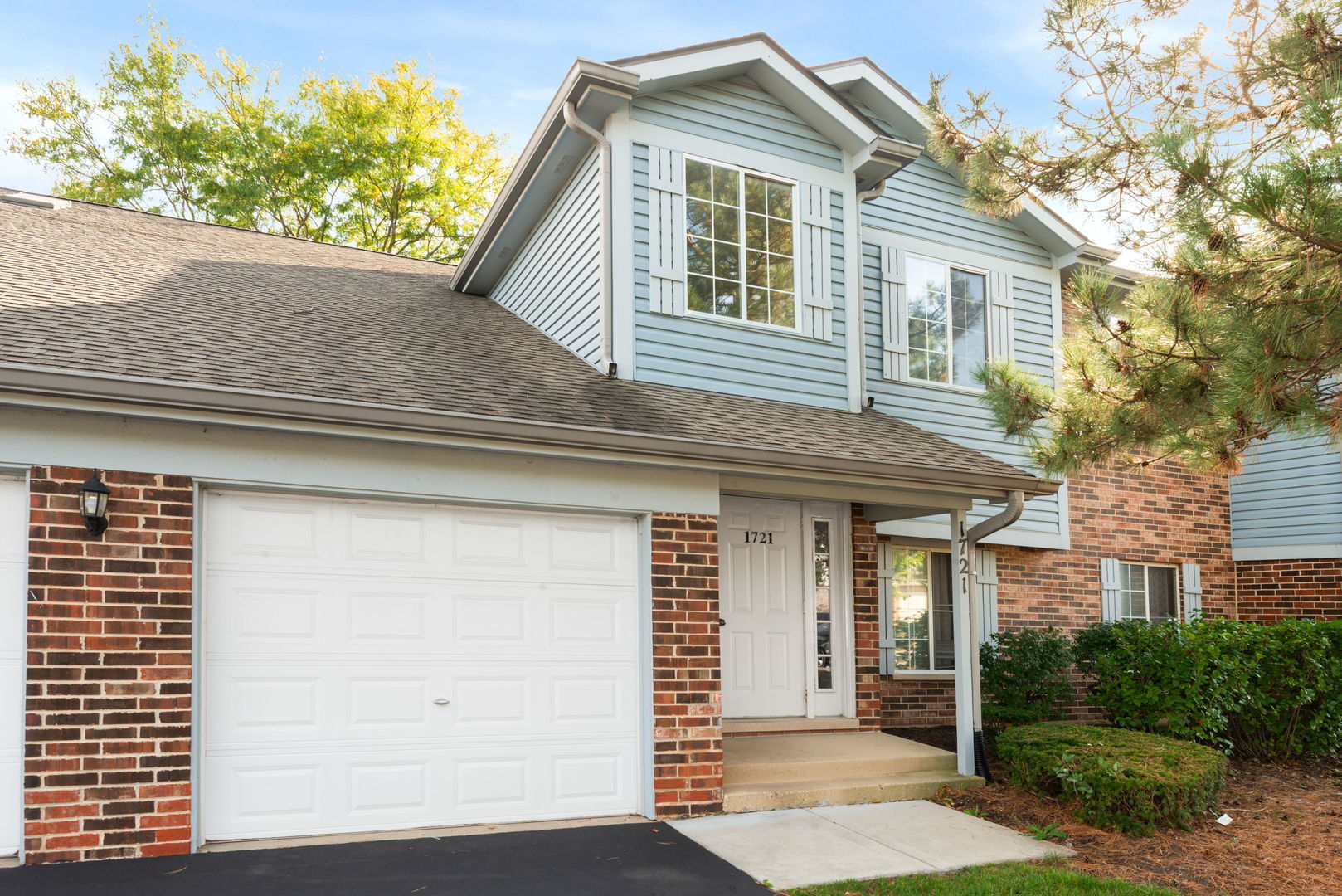 1721 Chesapeake Lane #4, Schaumburg, IL 60193