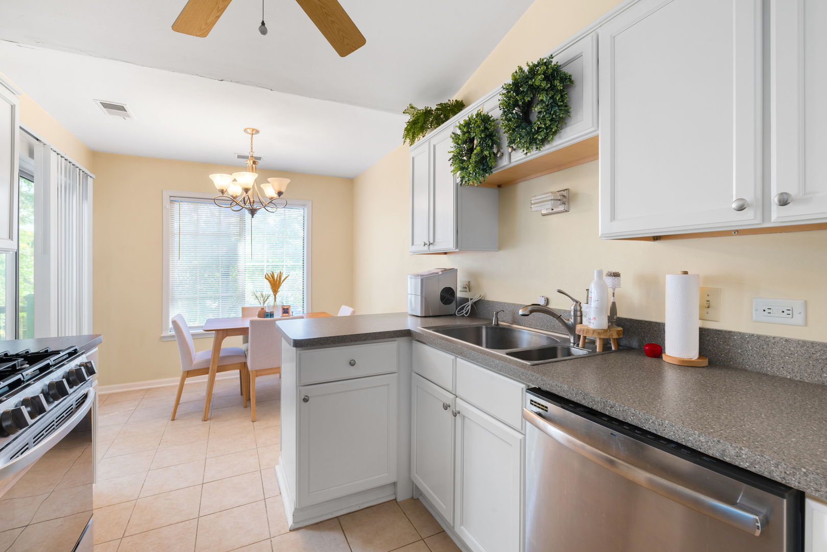 1721 Chesapeake Lane #4, Schaumburg, IL 60193