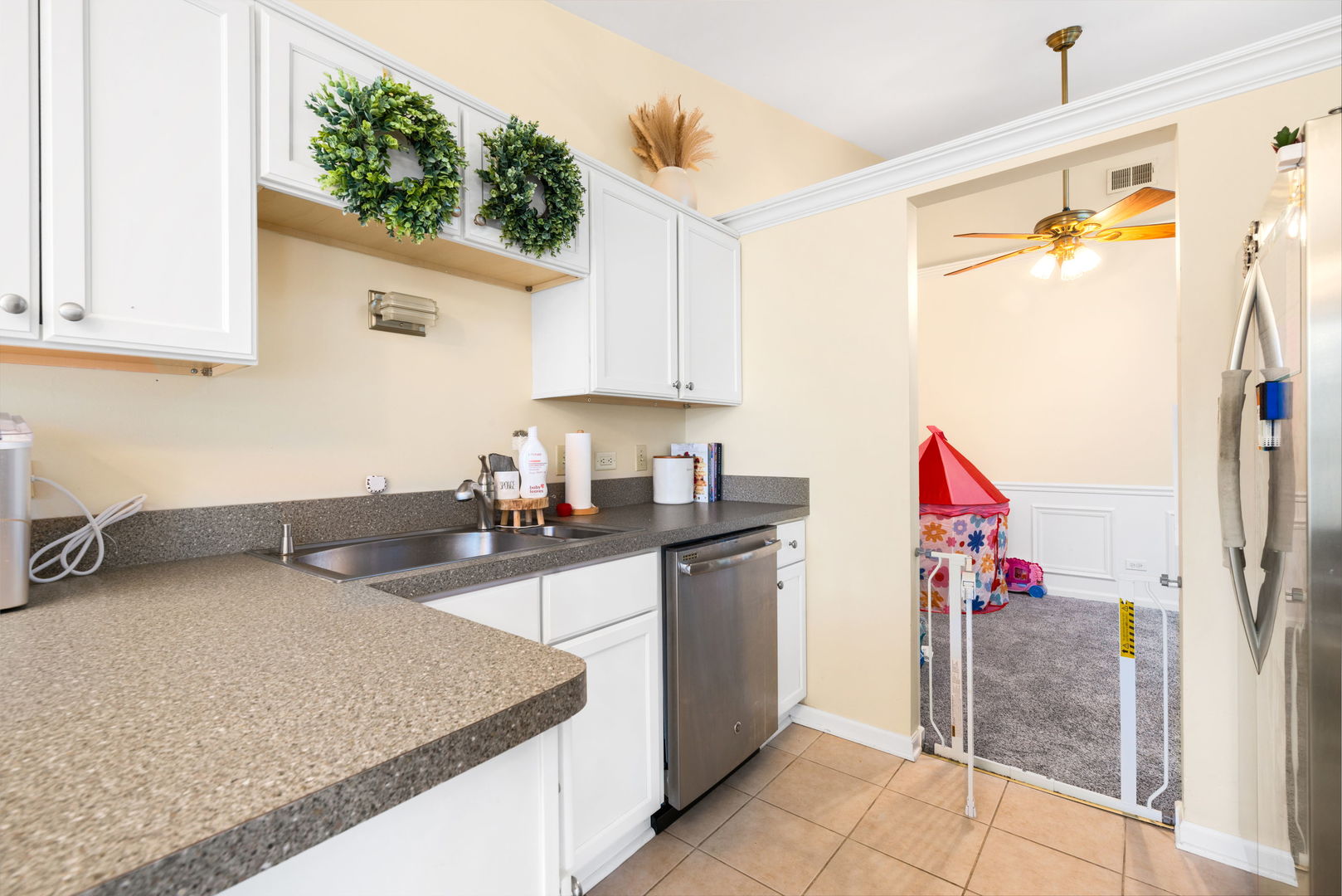 1721 Chesapeake Lane #4, Schaumburg, IL 60193