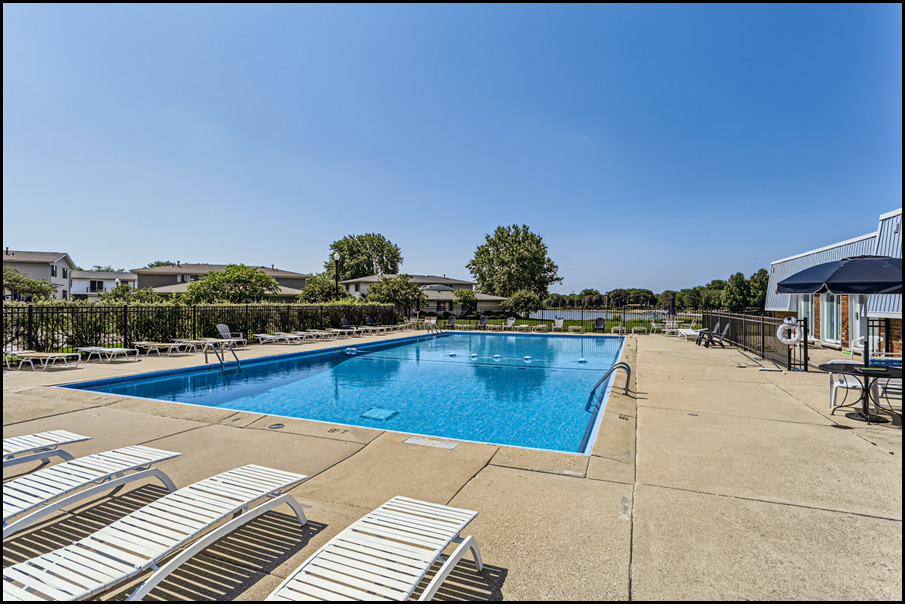 304 Whidah Court #304, Schaumburg, IL 60194