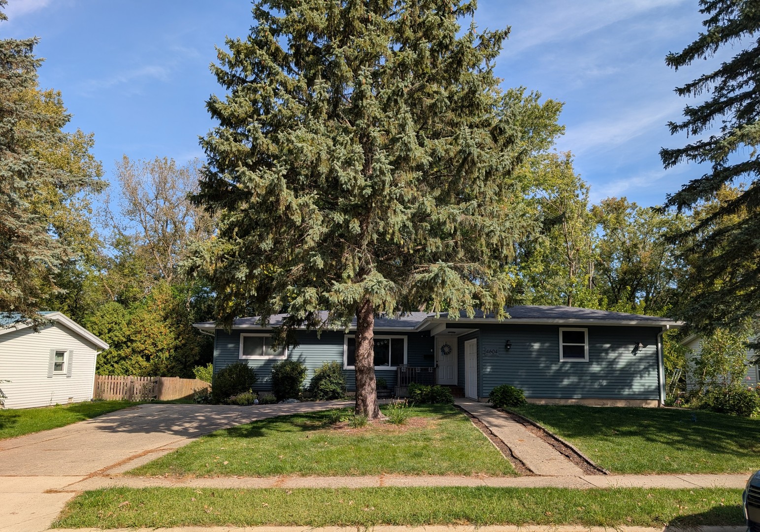 4604 Sussex Drive, McHenry, IL 60050