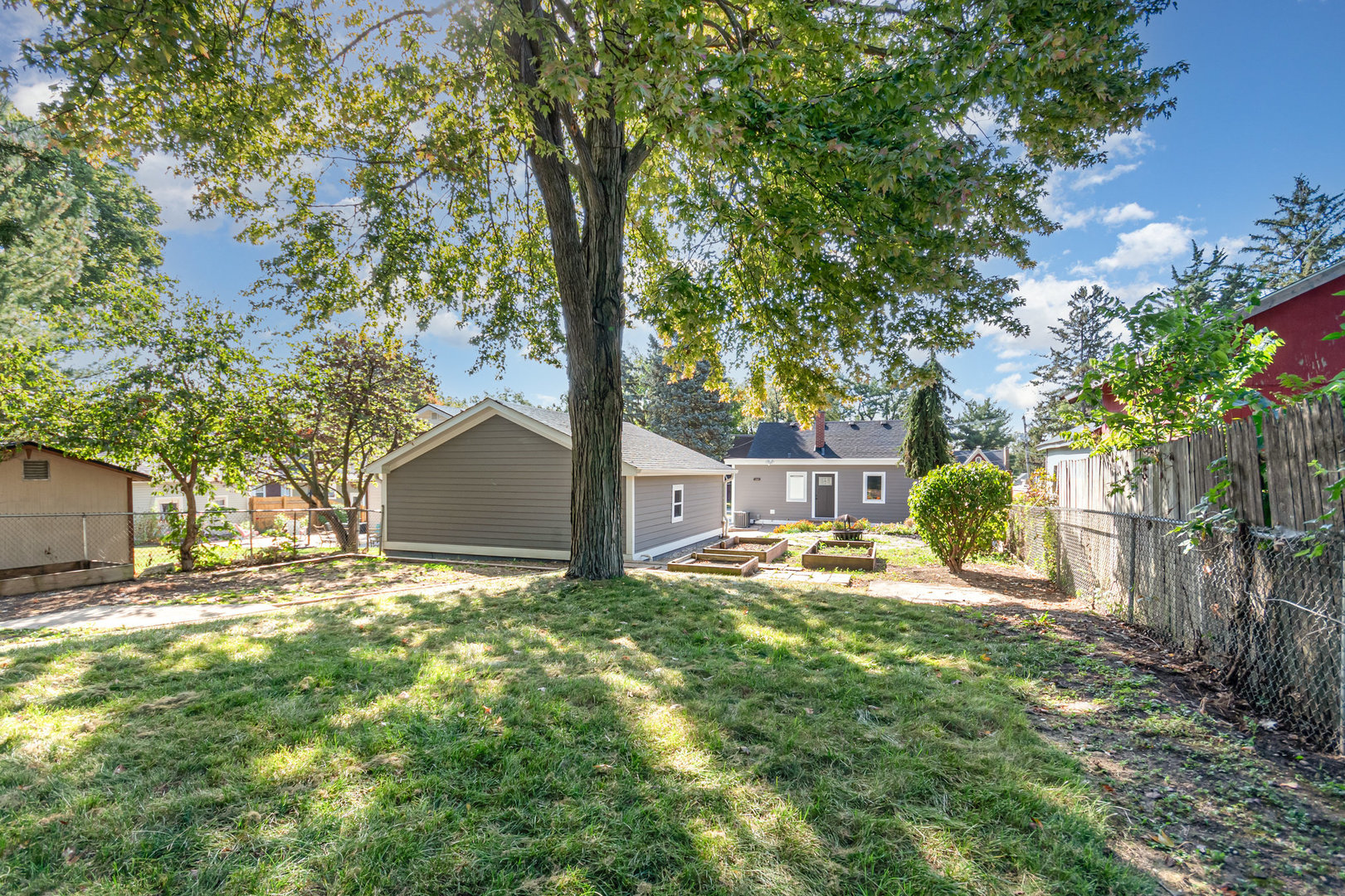 827 Prairie Street, Aurora, IL 60506