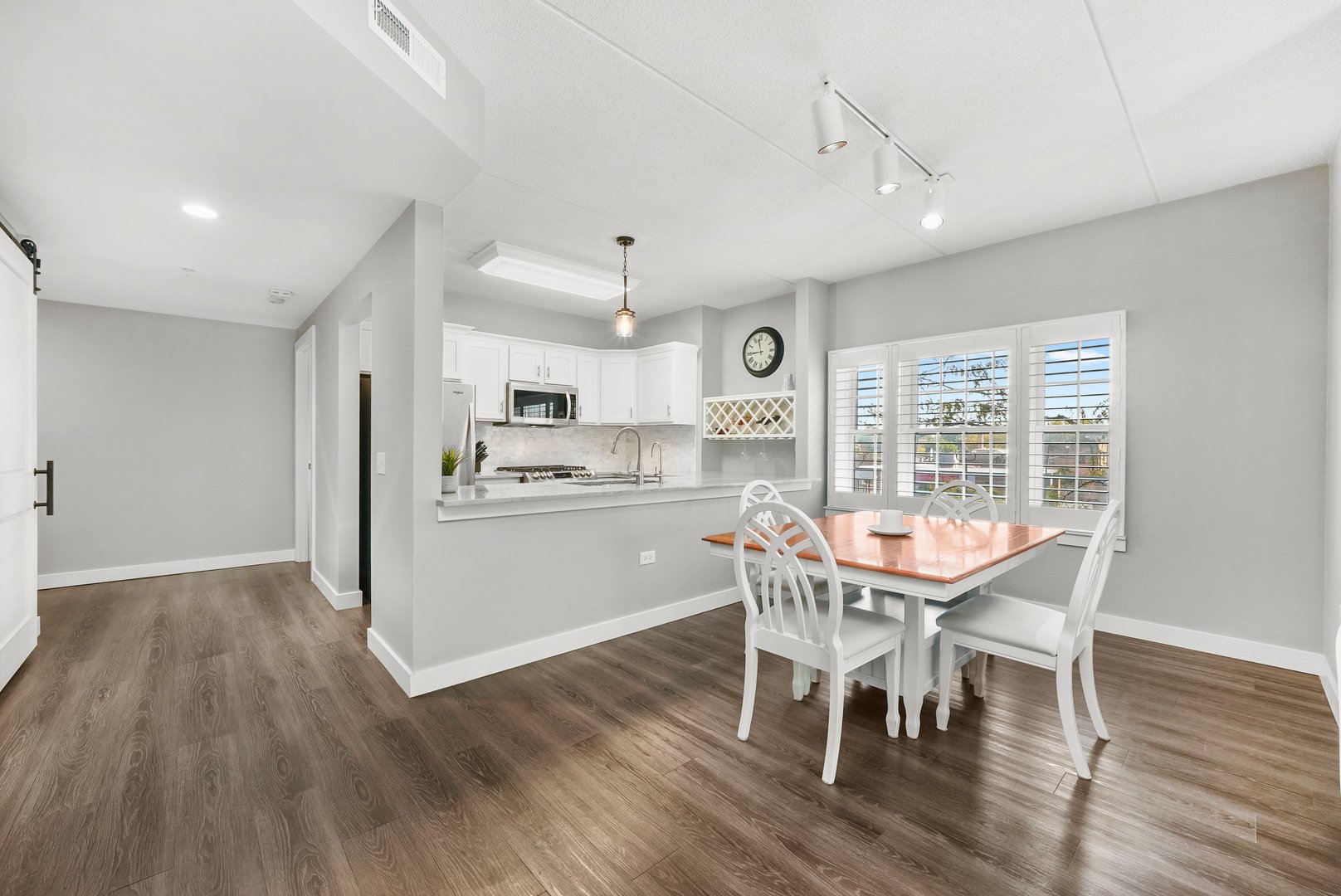 210 N Addison Avenue #303, Elmhurst, IL 60126