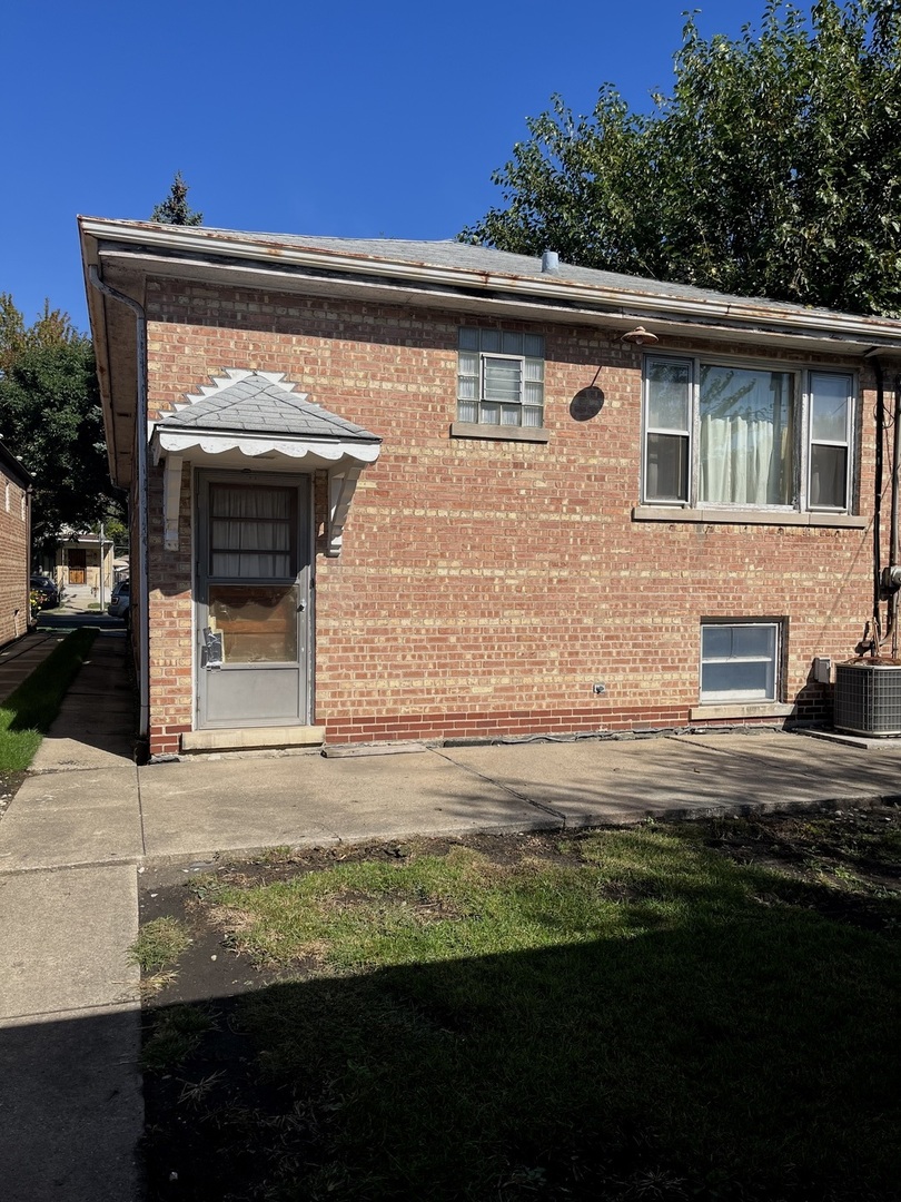 3907 W Marquette Road, Chicago, IL 60629
