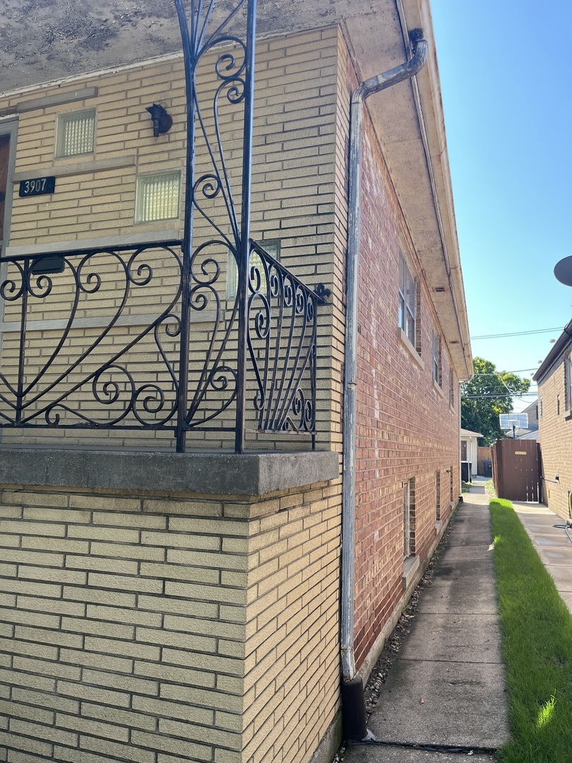 3907 W Marquette Road, Chicago, IL 60629
