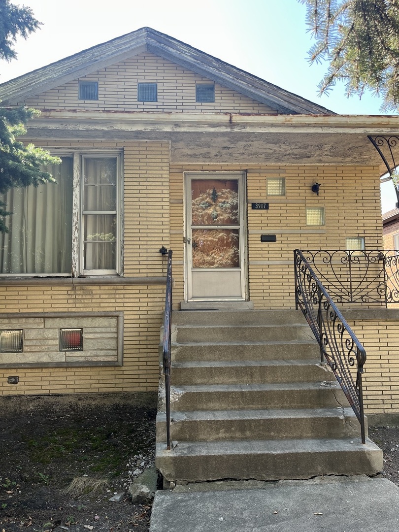 3907 W Marquette Road, Chicago, IL 60629