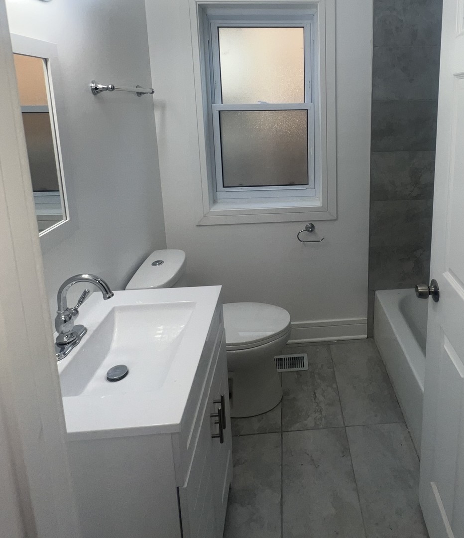 7520 S Aberdeen Street, Chicago, IL 60620