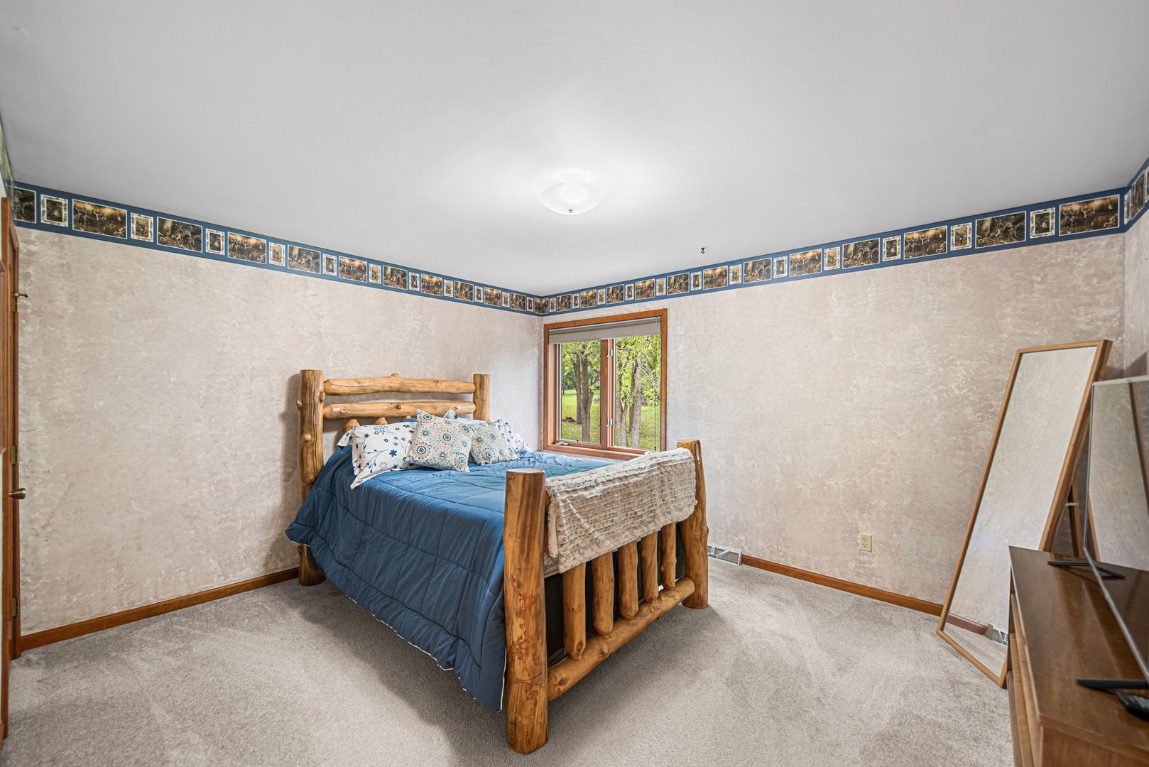 124 N 350, Valparaiso, IN 46385
