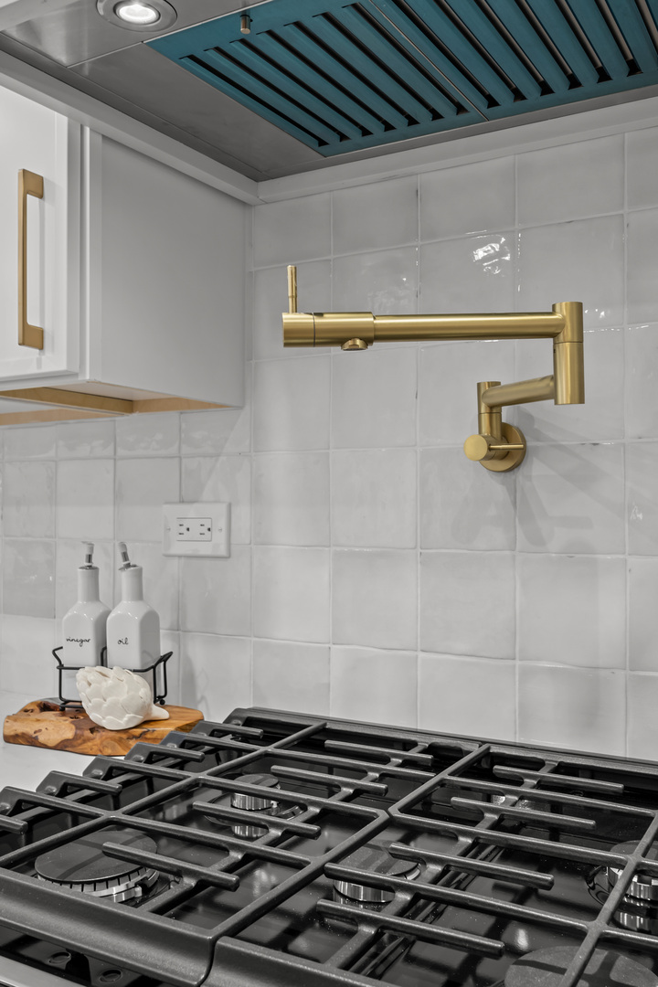 1405 N West Street, Naperville, IL 60563