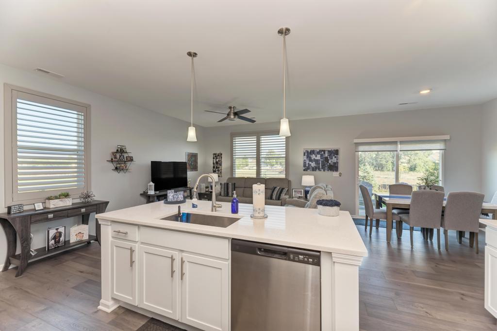 126 Kingsport Drive, South Elgin, IL 60177