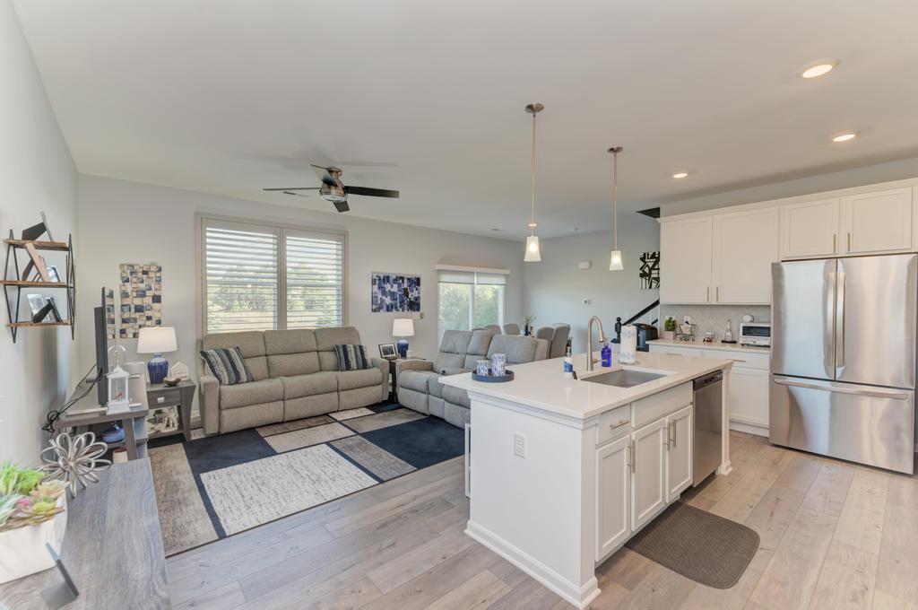 126 Kingsport Drive, South Elgin, IL 60177