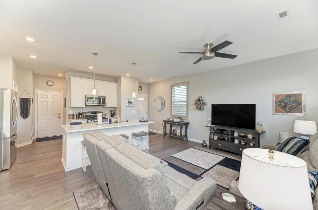 126 Kingsport Drive, South Elgin, IL 60177