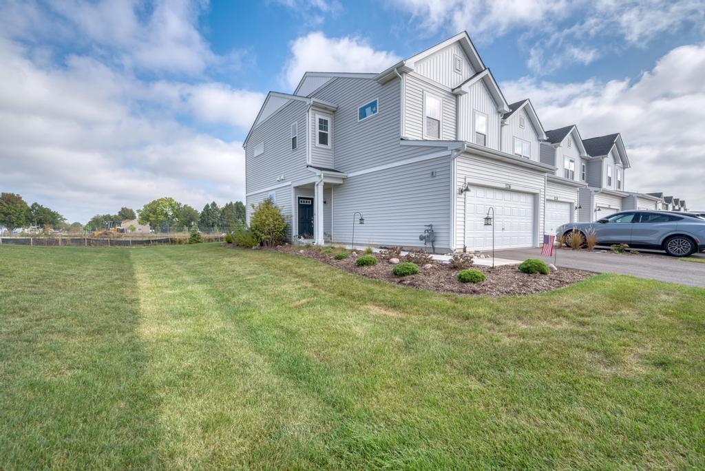 126 Kingsport Drive, South Elgin, IL 60177