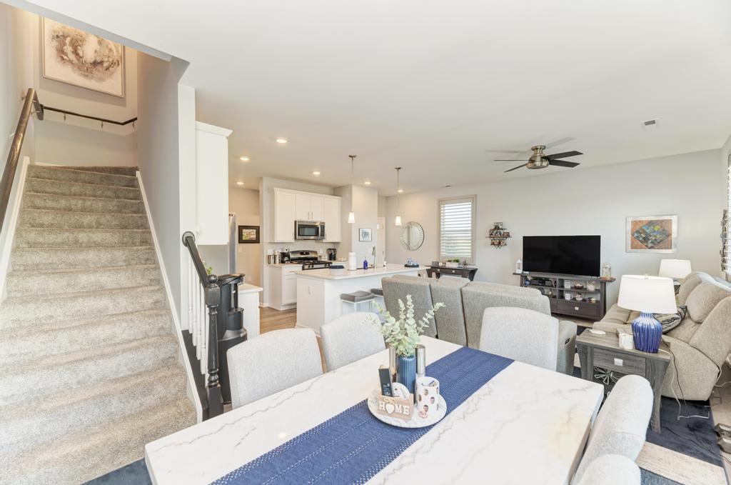 126 Kingsport Drive, South Elgin, IL 60177