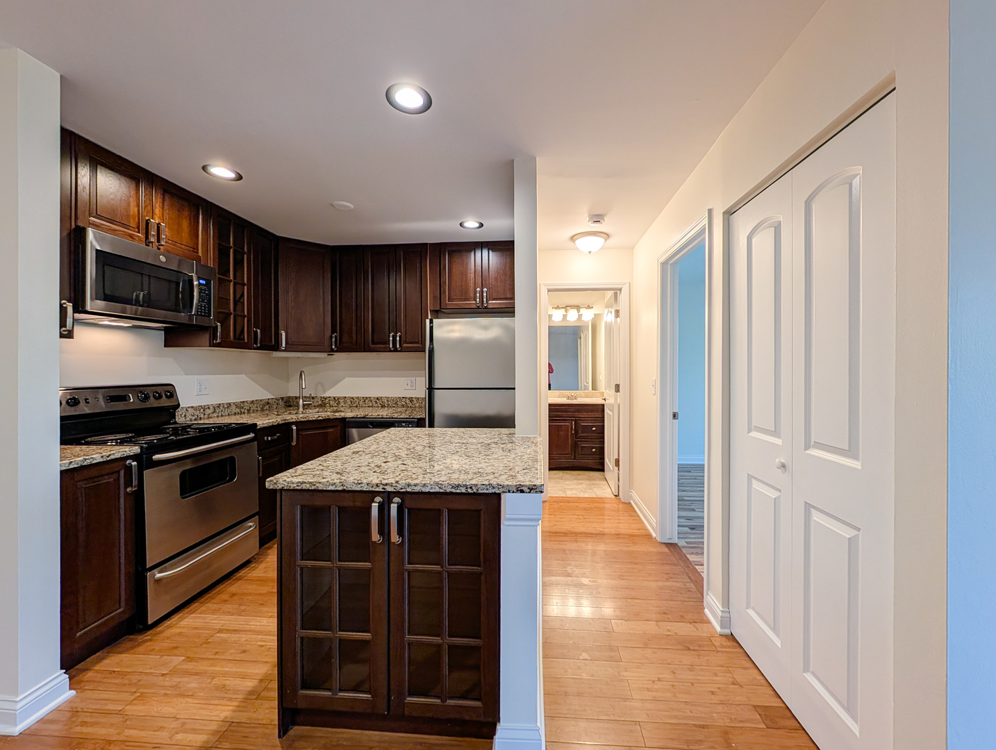1091 Rodenburg Road #303, Roselle, IL 60172
