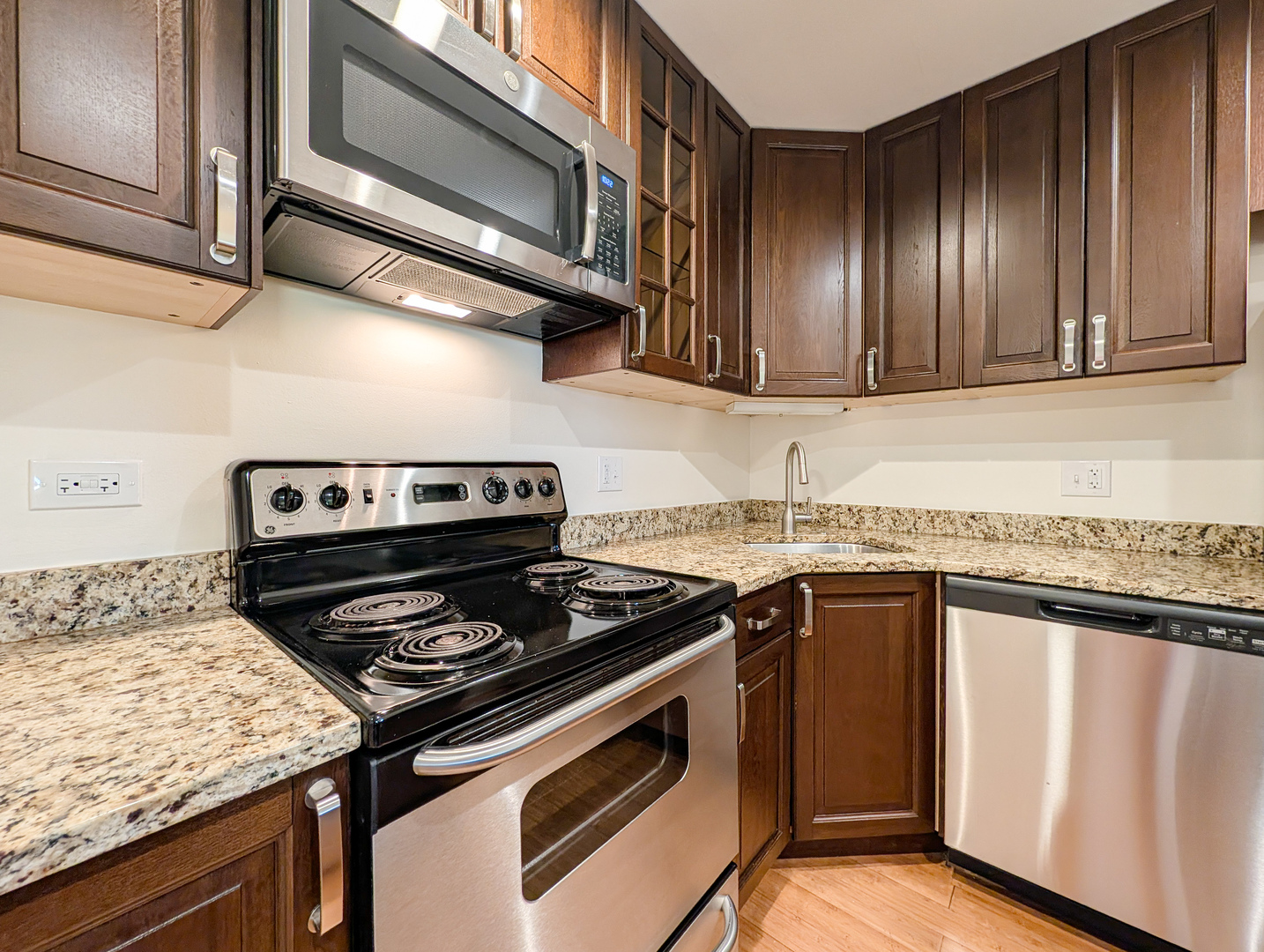1091 Rodenburg Road #303, Roselle, IL 60172