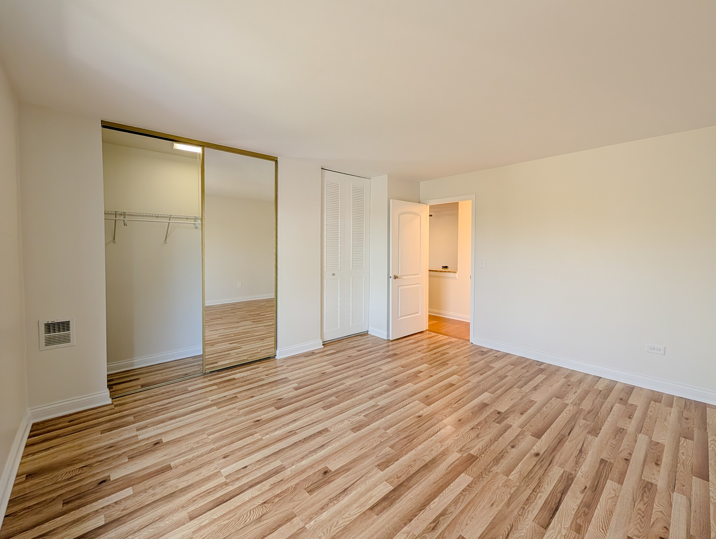 1091 Rodenburg Road #303, Roselle, IL 60172