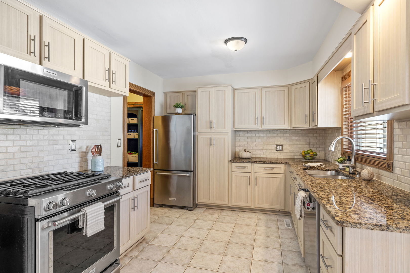 438 S Wright Street, Naperville, IL 60540