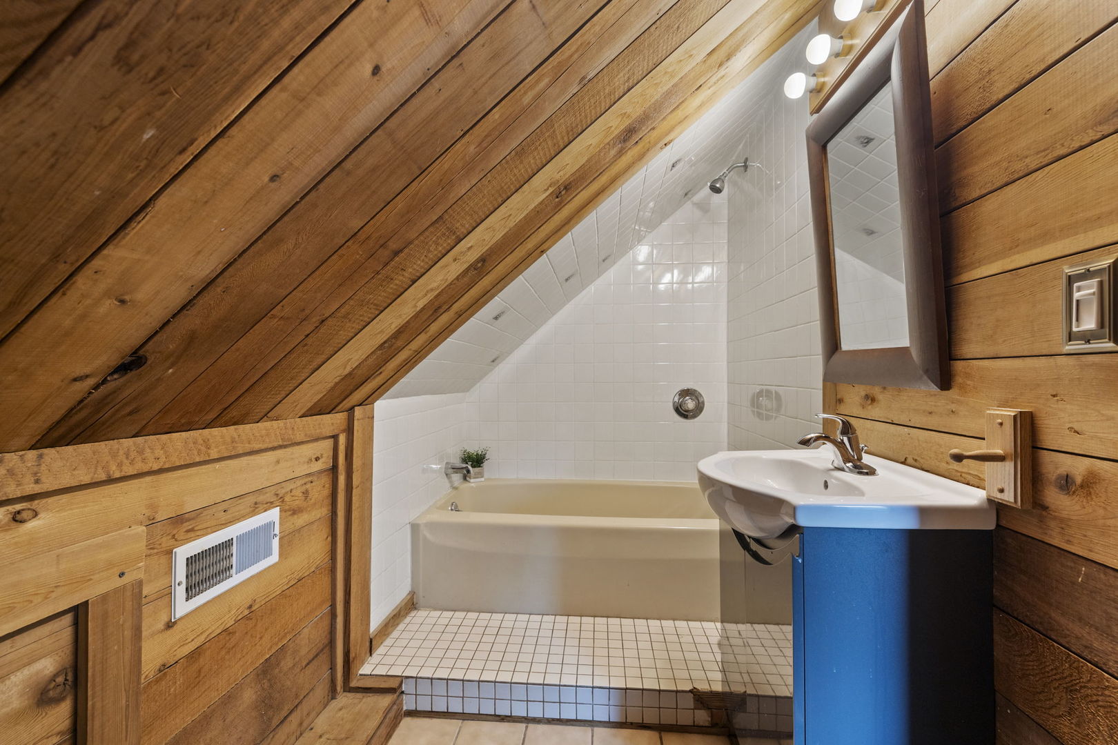 438 S Wright Street, Naperville, IL 60540