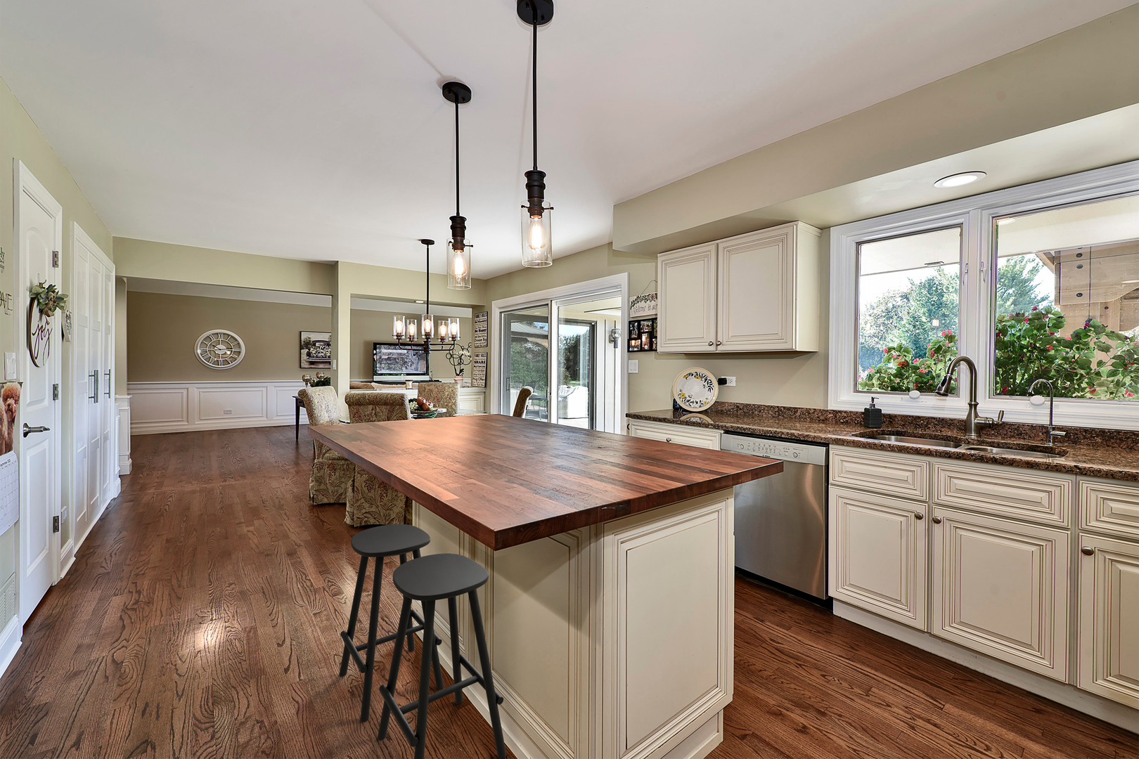 2022 Abbotsford Drive, Inverness, IL 60010