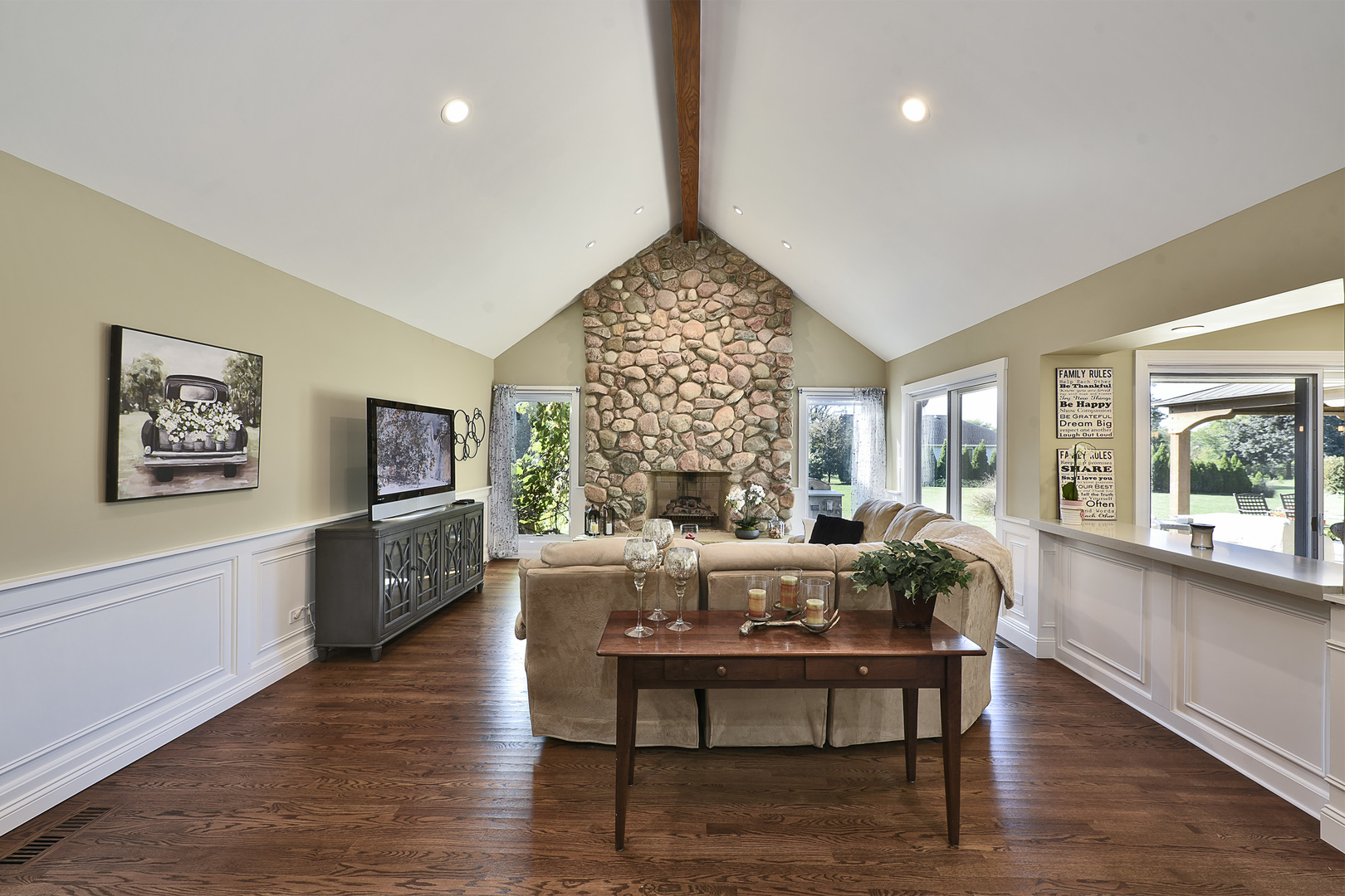 2022 Abbotsford Drive, Inverness, IL 60010