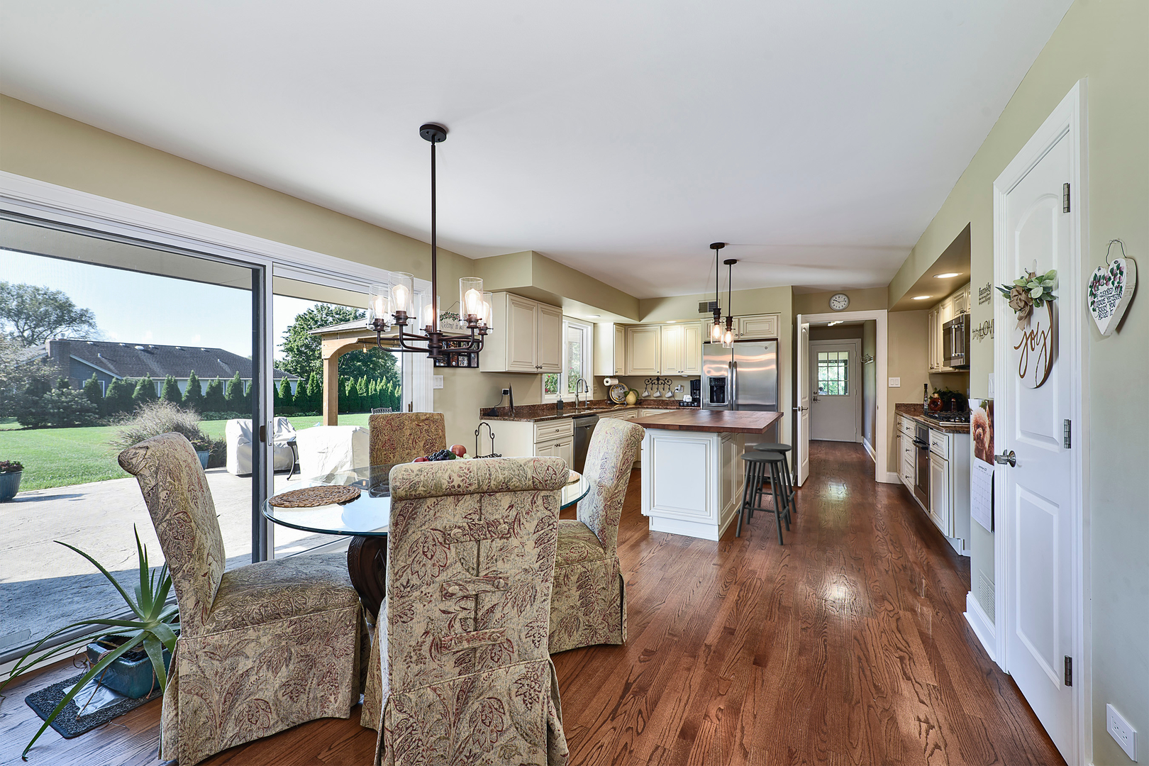 2022 Abbotsford Drive, Inverness, IL 60010