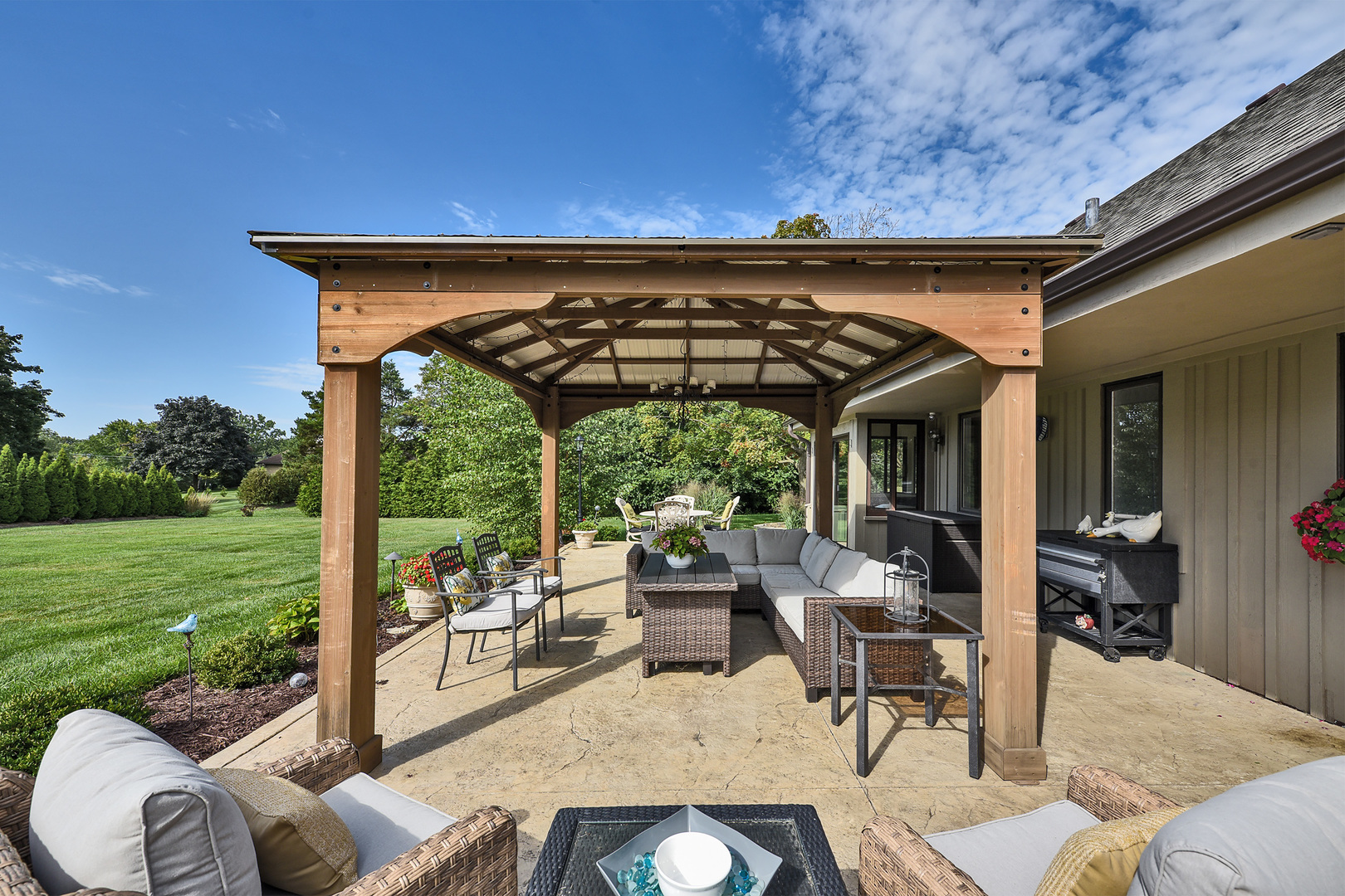 2022 Abbotsford Drive, Inverness, IL 60010