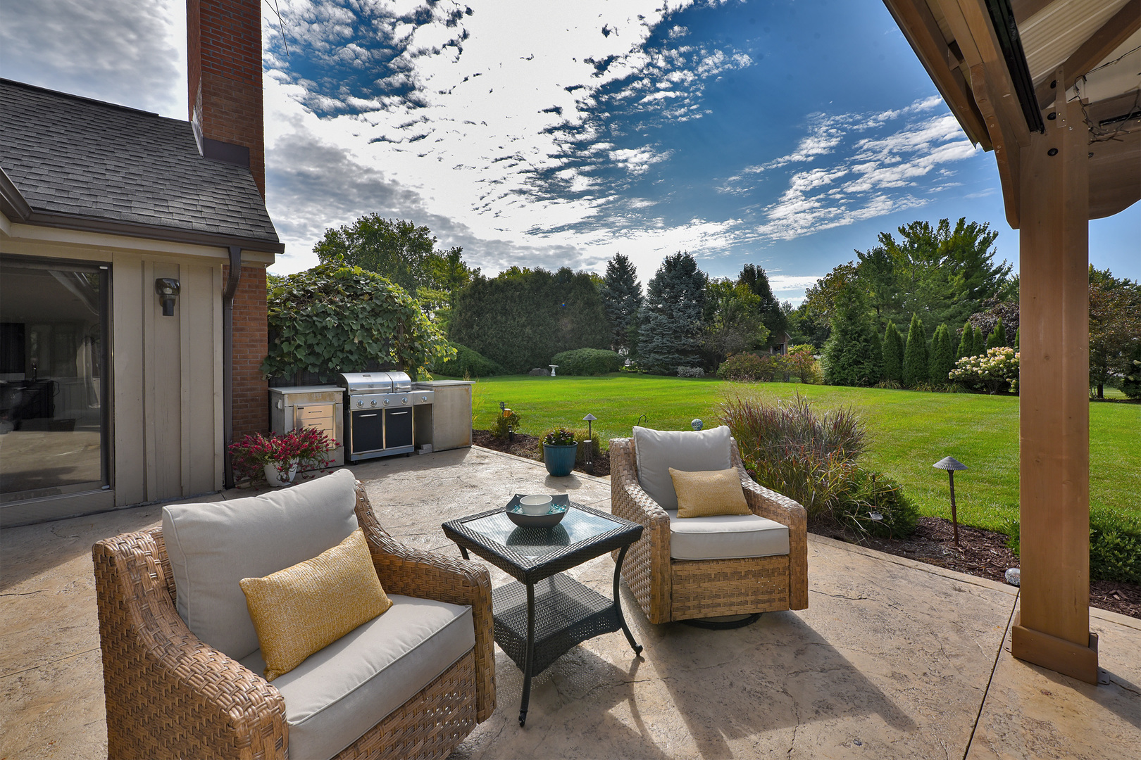 2022 Abbotsford Drive, Inverness, IL 60010