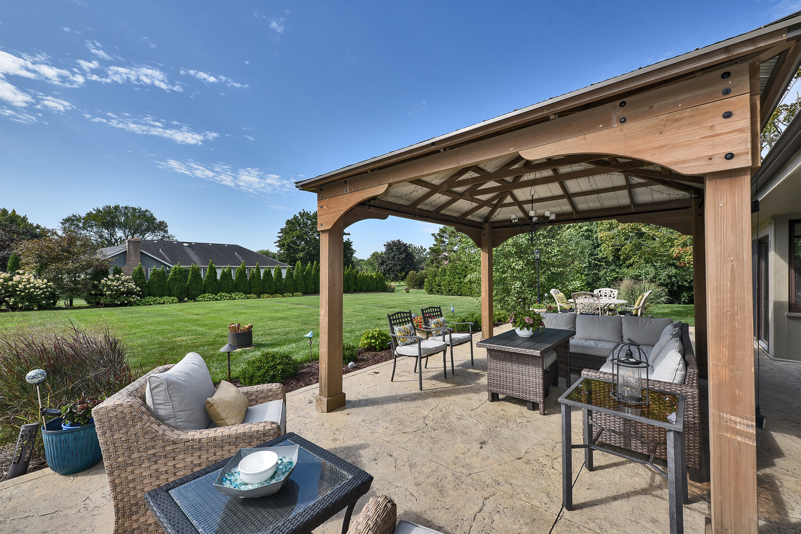 2022 Abbotsford Drive, Inverness, IL 60010