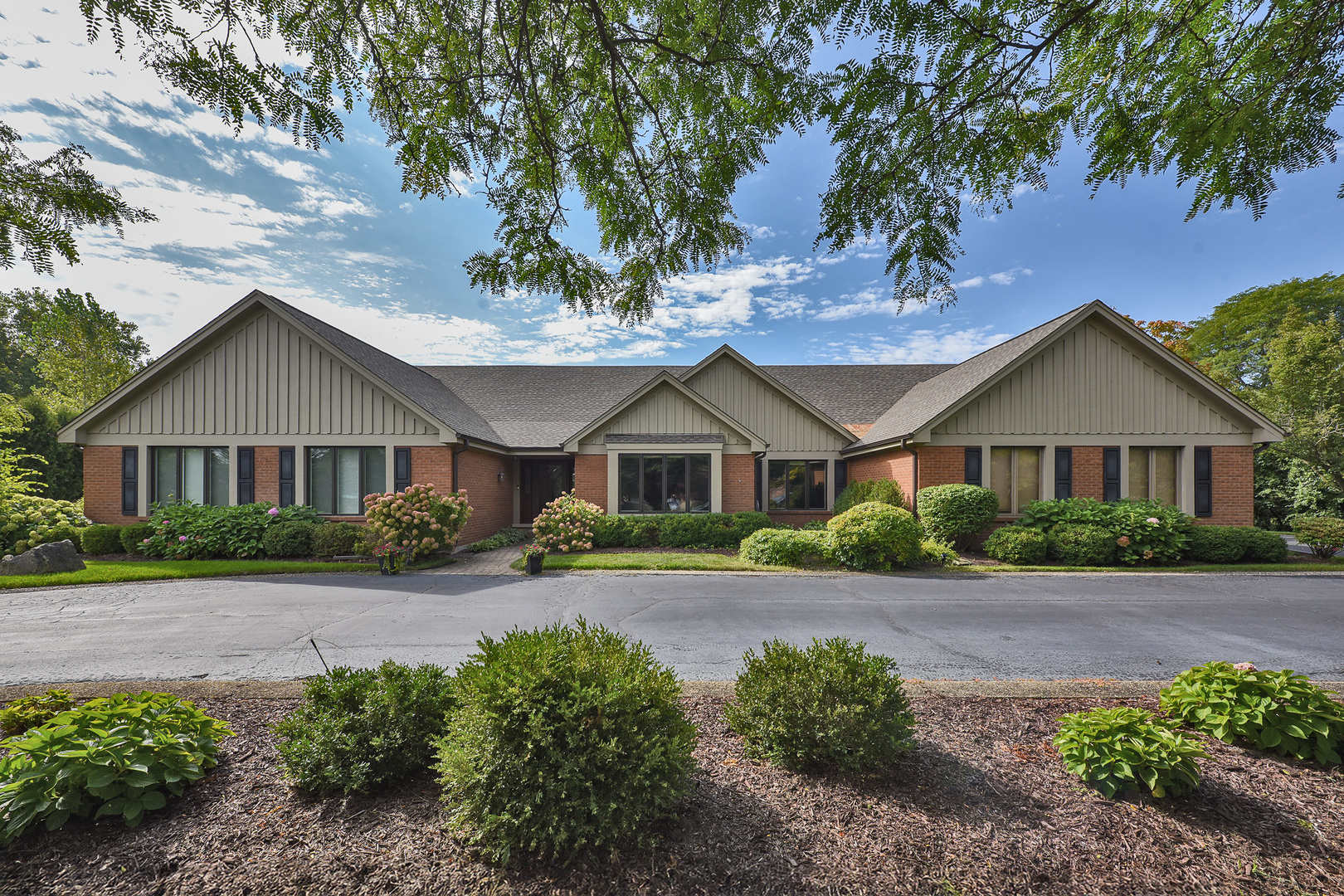 2022 Abbotsford Drive, Inverness, IL 60010