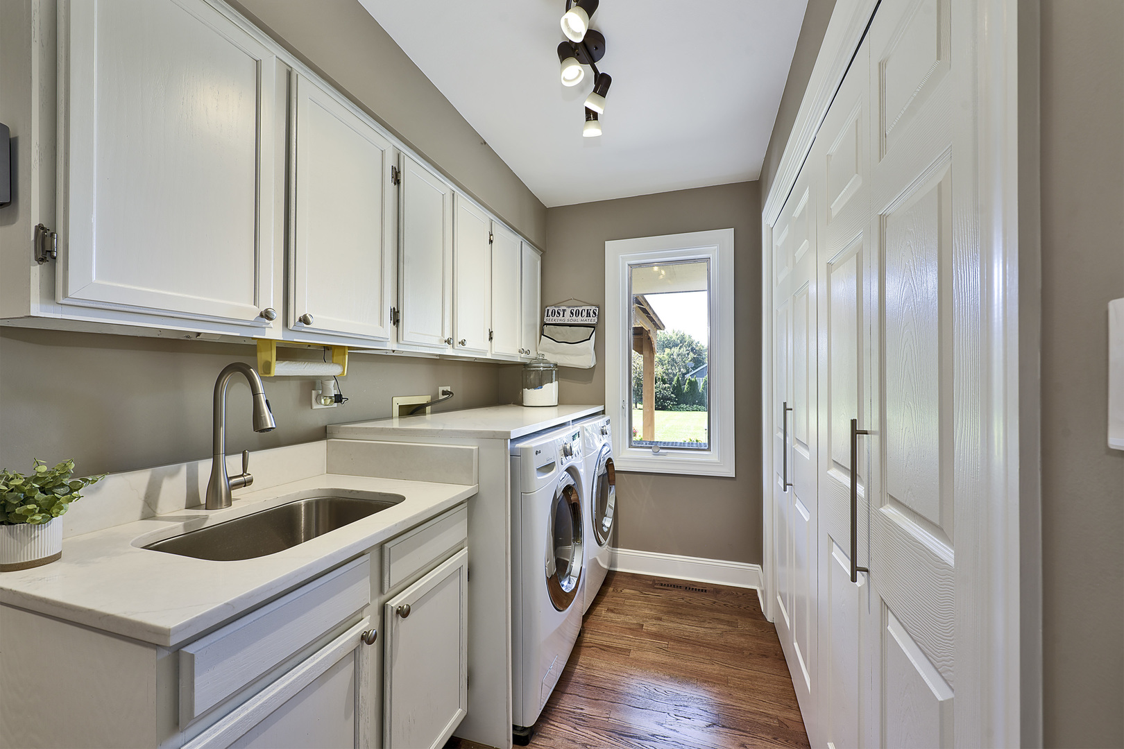 2022 Abbotsford Drive, Inverness, IL 60010