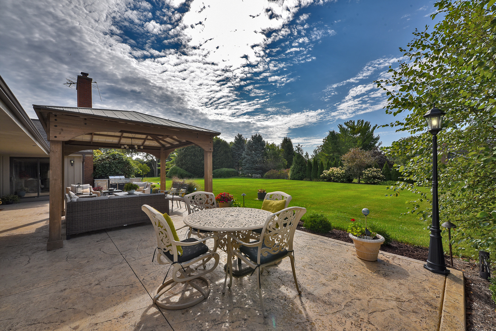 2022 Abbotsford Drive, Inverness, IL 60010