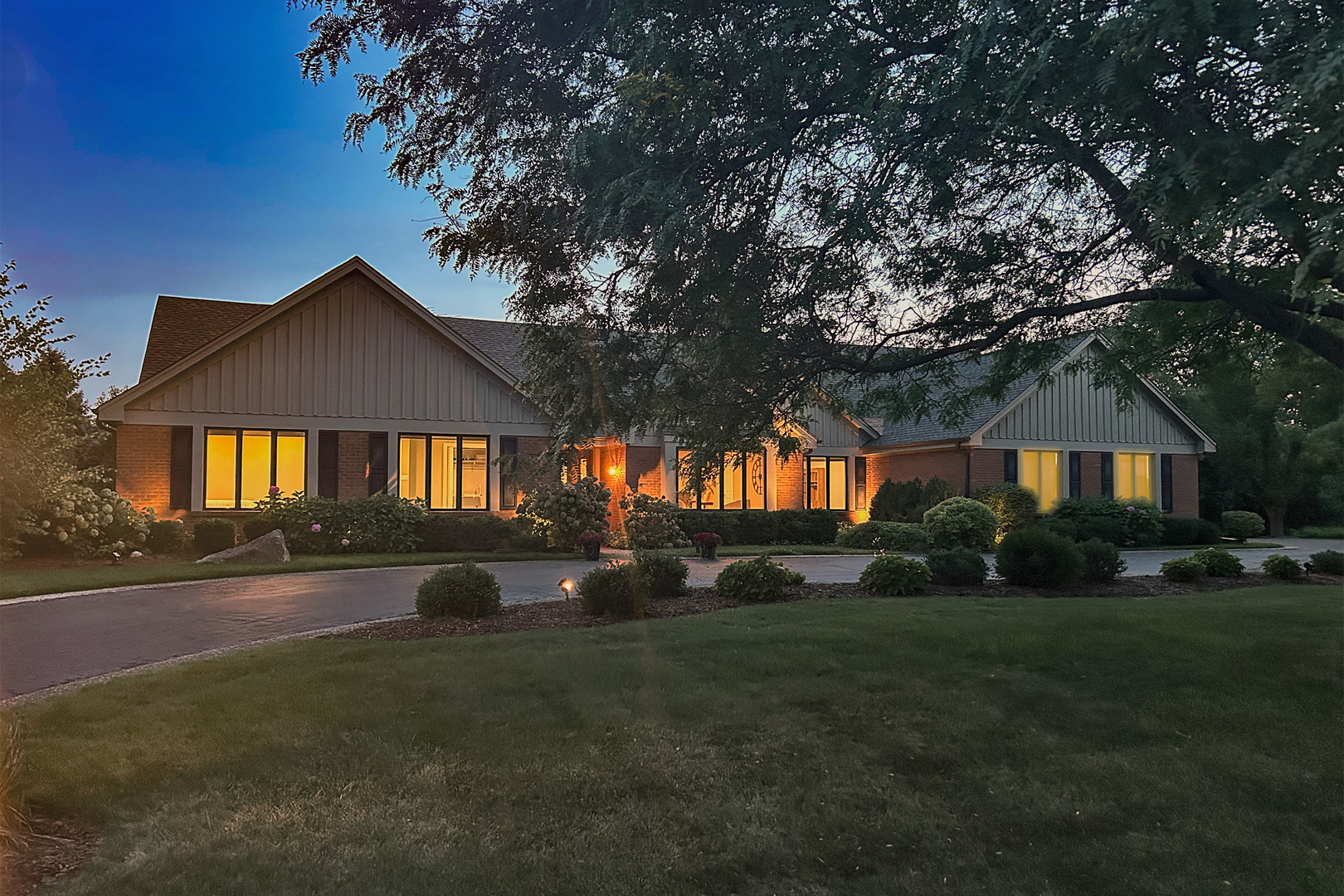 2022 Abbotsford Drive, Inverness, IL 60010