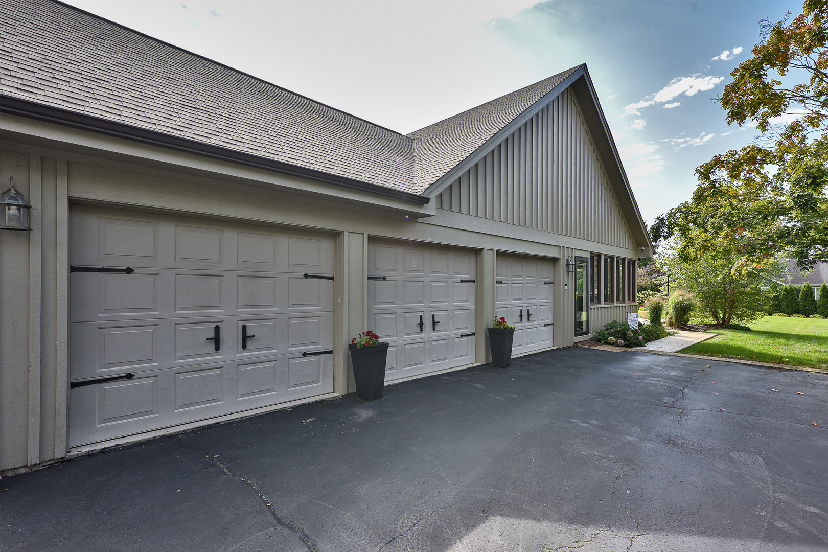 2022 Abbotsford Drive, Inverness, IL 60010