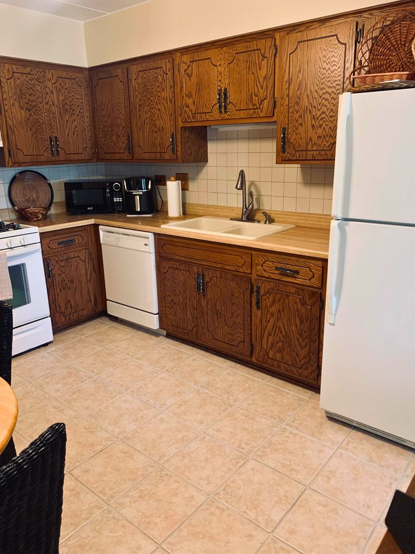 16001 Eagle Ridge Drive #1S, Tinley Park, IL 60477