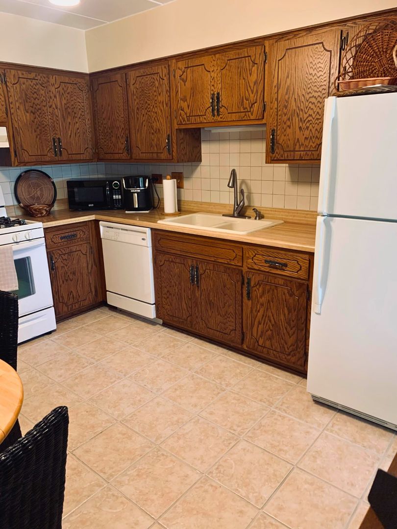 16001 Eagle Ridge Drive #1S, Tinley Park, IL 60477