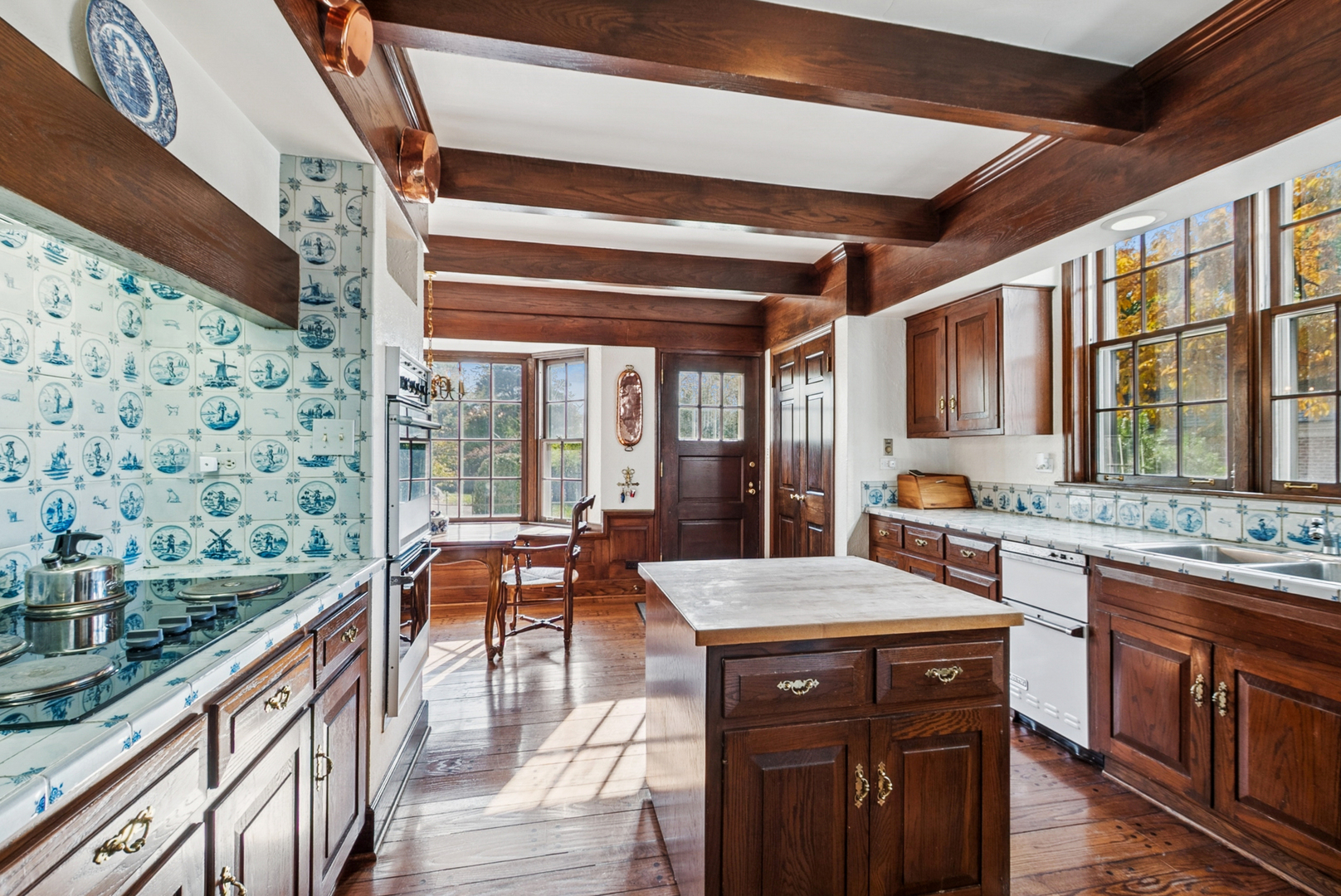 1053 Laurie Lane, Burr Ridge, IL 60527